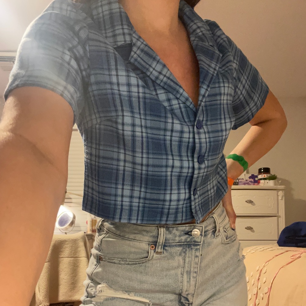 Full Tilt Cropped Plaid Button Down Tee
